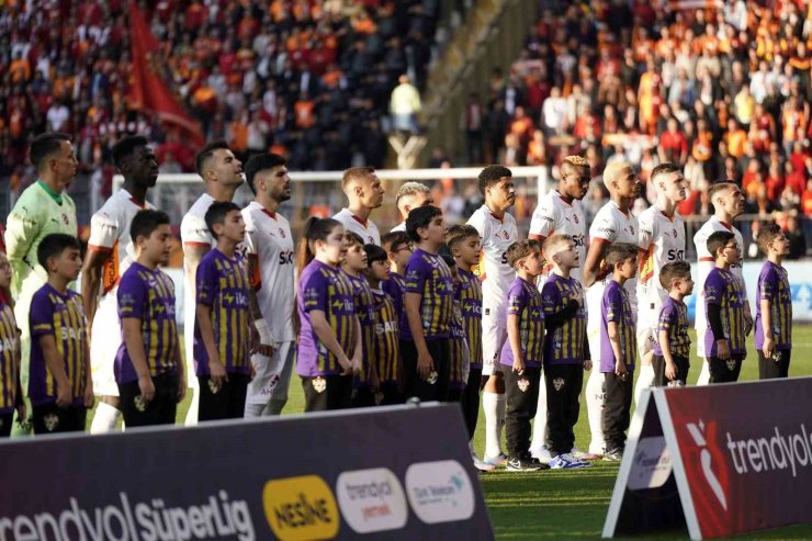 TRENDYOL SÜPER LİG: EYÜPSPOR: 0 - GALATASARAY: 0 (MAÇ DEVAM EDİYOR)