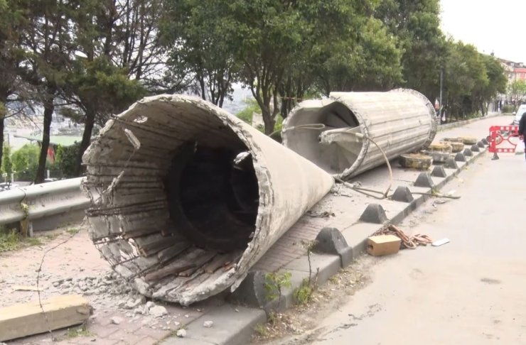 BEYLİKDÜZÜ’NDE BAKIRCILAR SANAYİ CAMİİ’NİN ESKİYEN MİNARESİ KONTROLLÜ OLARAK YIKILDI