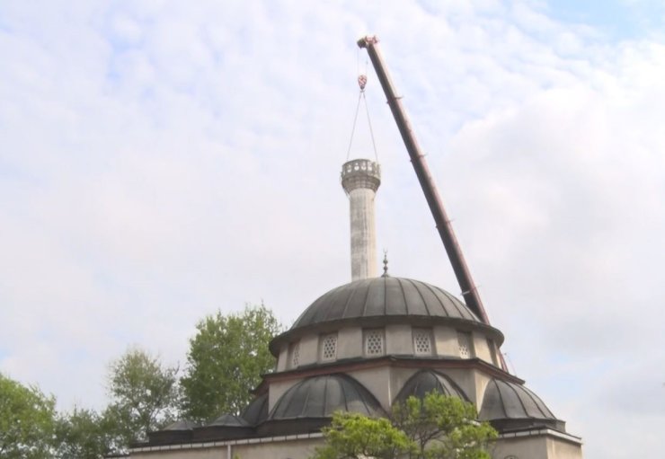 BEYLİKDÜZÜ’NDE BAKIRCILAR SANAYİ CAMİİ’NİN ESKİYEN MİNARESİ KONTROLLÜ OLARAK YIKILDI