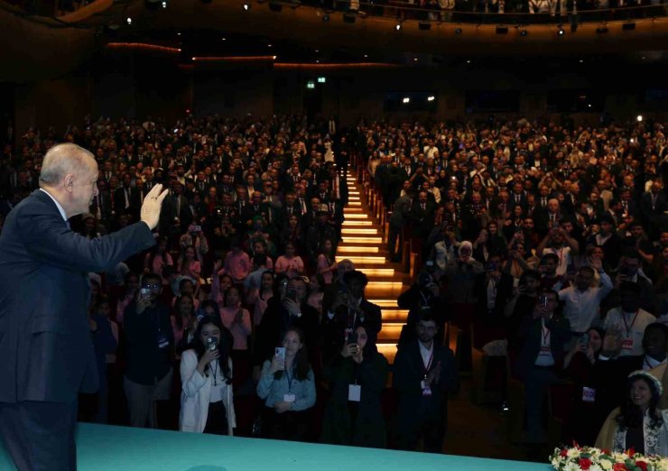 CUMHURBAŞKANI ERDOĞAN "TÜRKİYE’DE TOPLAM 4 MİLYON 33 BİN GÖÇMEN VAR"