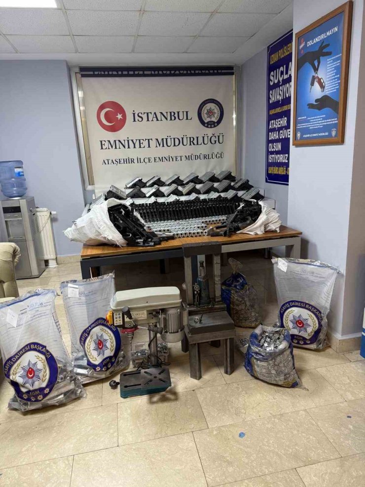 İSTANBUL’DA YASADIŞI SİLAH ATÖLYESİNE BASKIN: 313 RUHSATSIZ TABANCA ELE GEÇİRİLDİ