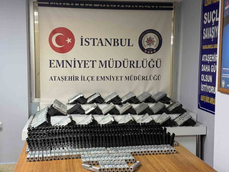 İSTANBUL’DA YASADIŞI SİLAH ATÖLYESİNE BASKIN: 313 RUHSATSIZ TABANCA ELE GEÇİRİLDİ
