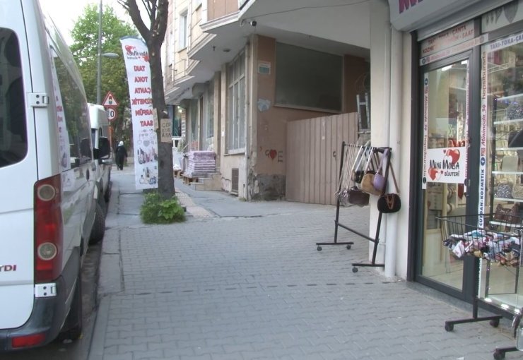 ESENYURT’TA KAVGAYI FIRSAT BİLEREK ÇANTAYI ALIP BÖYLE KAÇTI