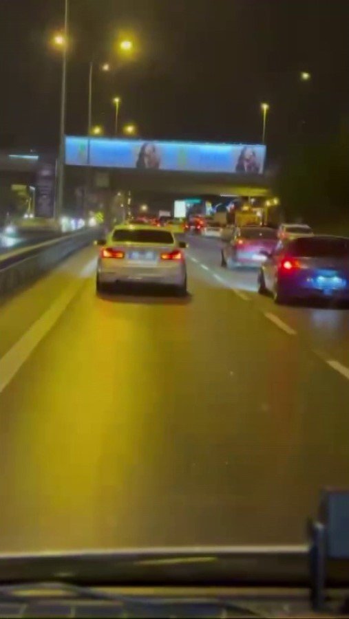 MALTEPE’DE AMBULANSA YOL VERMEYEN EHLİYETSİZ SÜRÜCÜYE PARA CEZASI