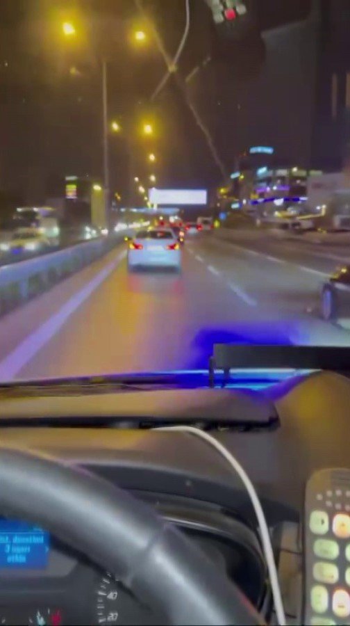 MALTEPE’DE AMBULANSA YOL VERMEYEN EHLİYETSİZ SÜRÜCÜYE PARA CEZASI