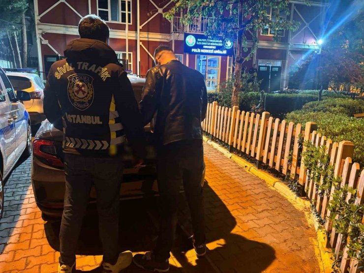 MALTEPE’DE AMBULANSA YOL VERMEYEN EHLİYETSİZ SÜRÜCÜYE PARA CEZASI