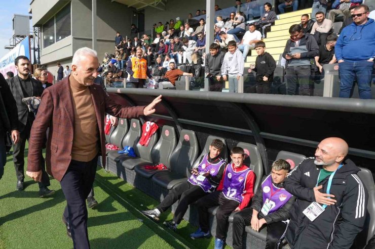 ÜMRANİYESPOR PLAY-OFF YOLUNDA