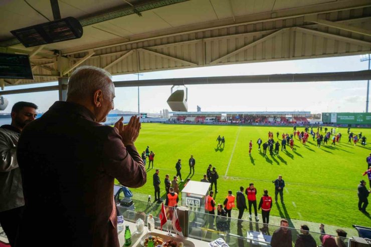 ÜMRANİYESPOR PLAY-OFF YOLUNDA