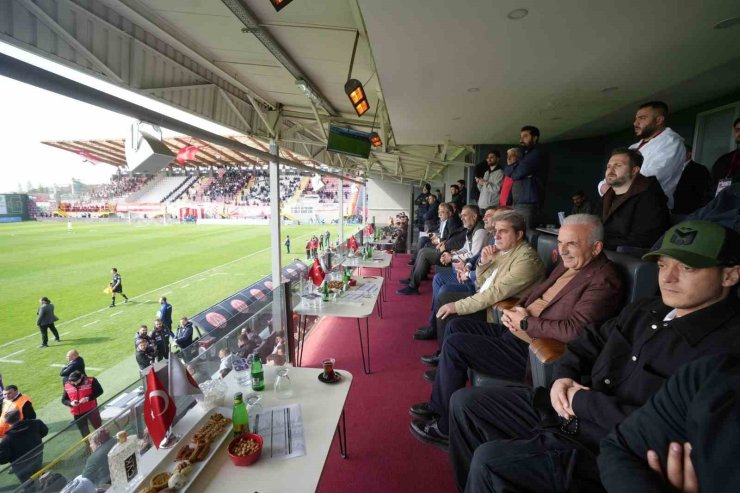 ÜMRANİYESPOR PLAY-OFF YOLUNDA