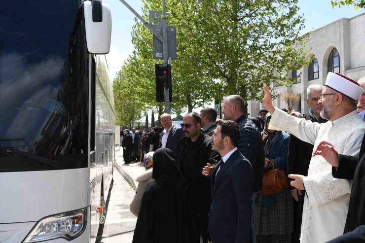 İSTANBUL’DAN İLK HAC KAFİLESİ DUALARLA UĞURLANDI