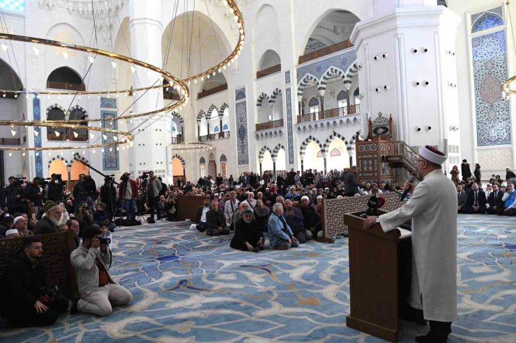 İSTANBUL’DAN İLK HAC KAFİLESİ DUALARLA UĞURLANDI