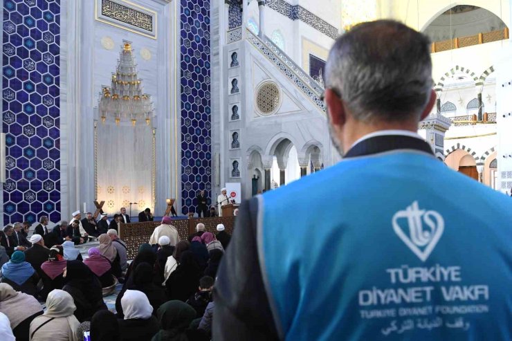 İSTANBUL’DAN İLK HAC KAFİLESİ DUALARLA UĞURLANDI