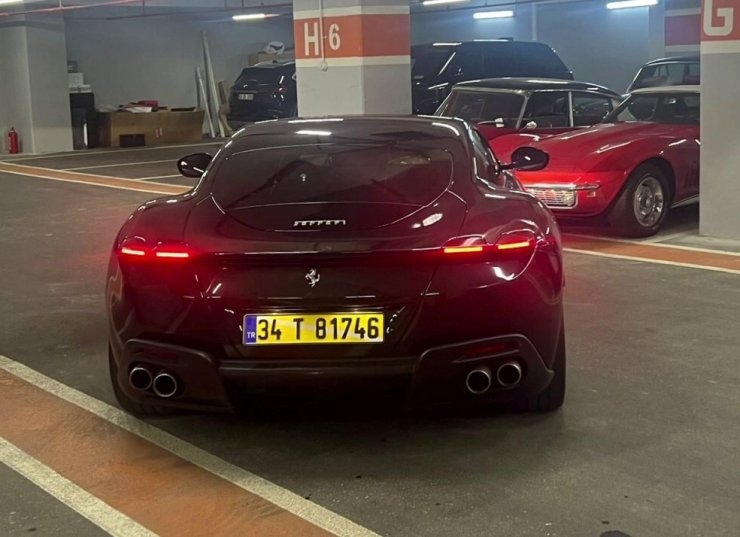 EKREM İMAMOĞLU’NA AİT OLDUKLARI BELİRLENEN LÜKS OTOMOBİLLER OTOPARKTA BÖYLE GÖRÜNTÜLENDİ