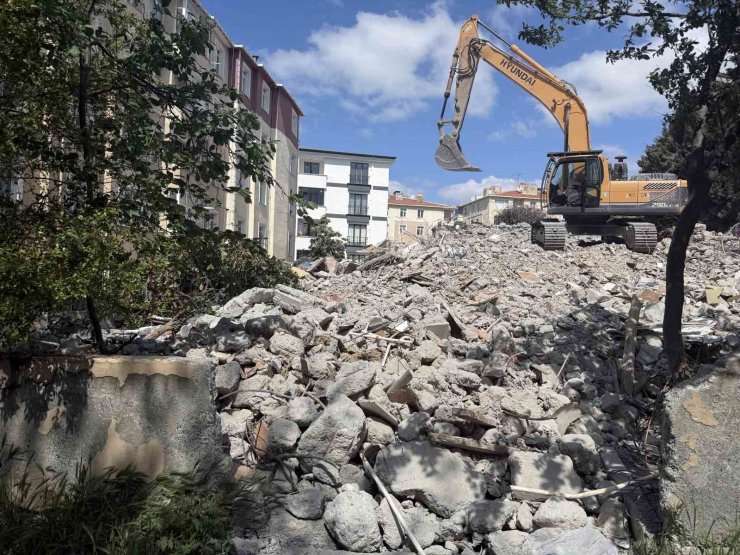 AVCILAR’DA KENTSEL DÖNÜŞÜME BEDAŞ ENGELİ