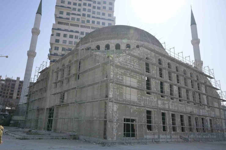 YILDIZ CAMİİ, YIL SONUNDA İBADETE AÇILIYOR