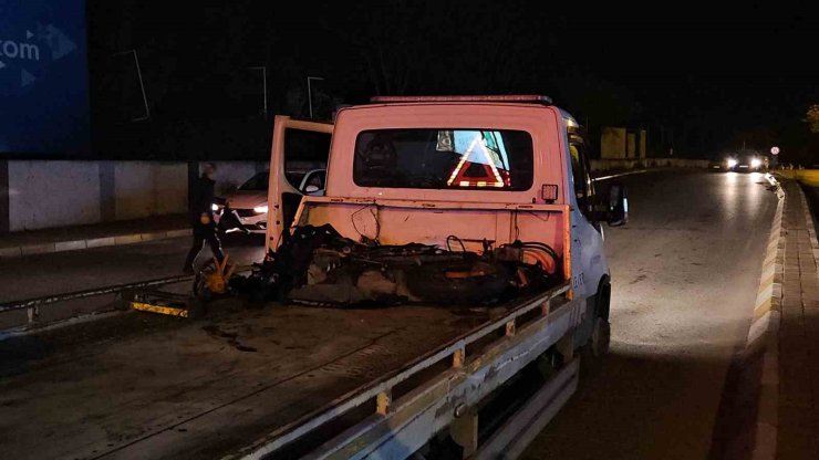 SARIYER’DE KONTROLDEN ÇIKAN MOTOSİKLET OTOMOBİLE ÇARPTI: 2 AĞIR YARALI