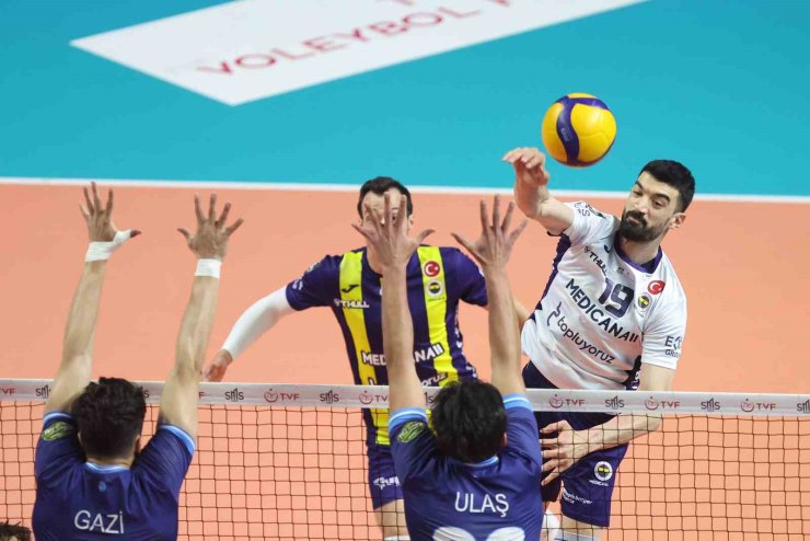 FENERBAHÇE SEZONU 3. SIRADA TAMAMLADI