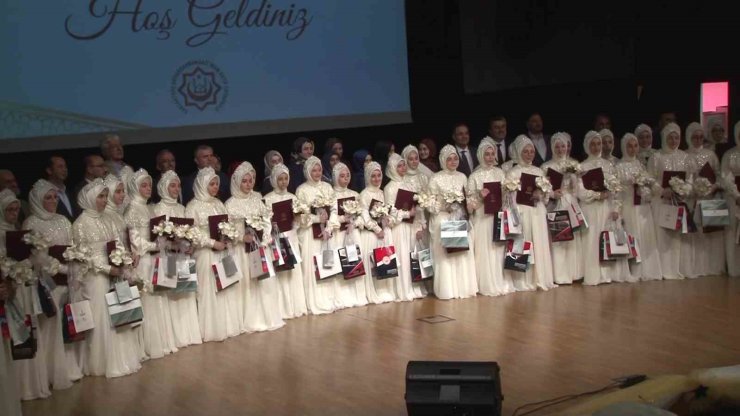 EĞİTİMİNİ TAMAMLAYAN 37 HAFIZLIK ÖĞRENCİSİ İÇİN SANCAKTEPE’DE İCAZET MERASİMİ DÜZENLENDİ