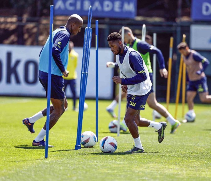 FENERBAHÇE, BEŞİKTAŞ MAÇININ HAZIRLIKLARINI SÜRDÜRDÜ