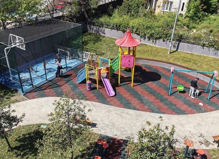 GAZİOSMANPAŞA’DA PARKLAR YENİLENİYOR, ÇOCUKLARIN YÜZÜ GÜLÜYOR
