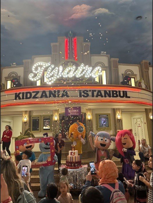 KİDZANİA İSTANBUL 11. YAŞ GÜNÜNÜ GENÇ YAZARLARIN ÖYKÜLERİ İLE KUTLADI