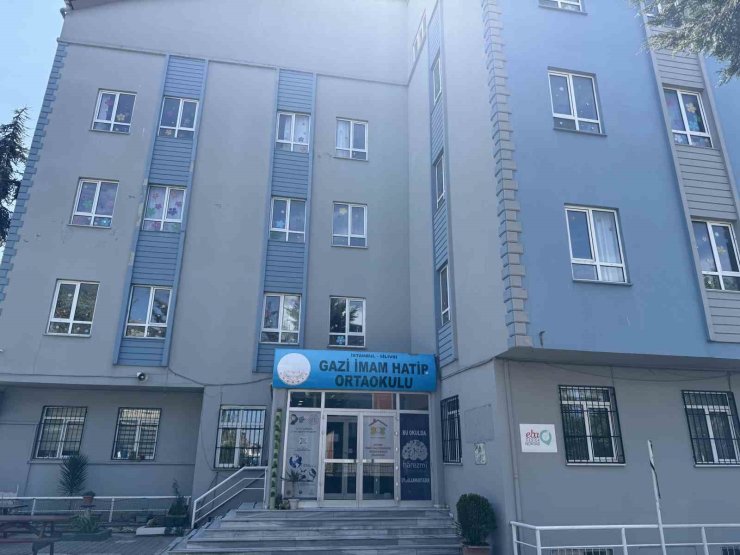 SİLİVRİ’DE DEPREMDE HASAR ALAN GAZİ İMAM HATİP ORTAOKULU’NA TAHLİYE KARARI