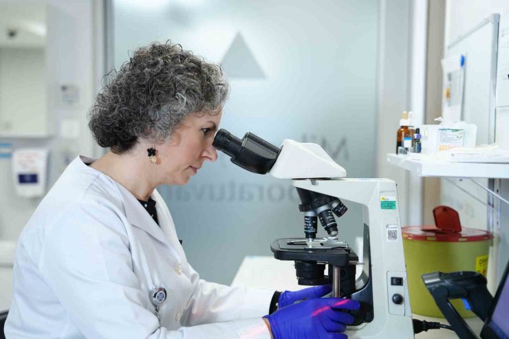 SAĞLIK SEKTÖRÜNÜN GİZLİ KAHRAMANLARI LABORATUVAR TEKNİKERLERİ