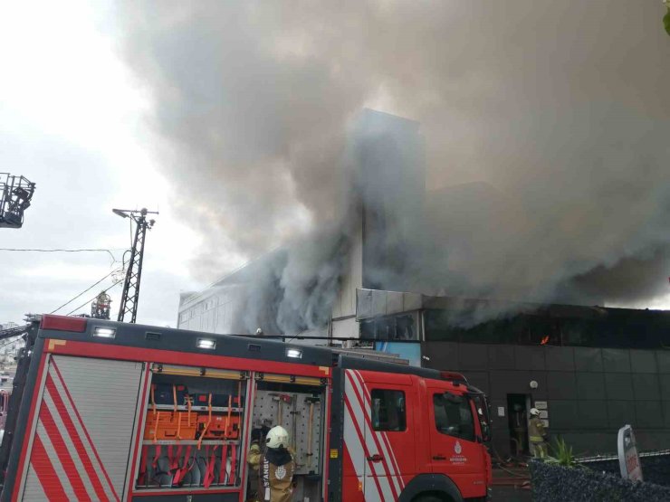 SANCAKTEPE’DE FABRİKA YANGINI