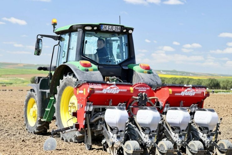 SİLİVRİ BELEDİYESİ, İLK KEZ 10 DÖNÜM NOHUT VE FASULYE EKİMİ GERÇEKLEŞTİRDİ