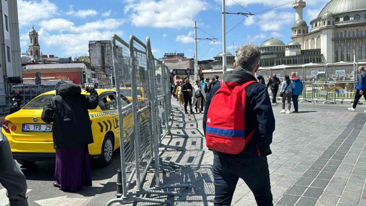 TAKSİM’DE 1 MAYIS NEDENİYLE GÜVENLİK ÖNLEMİ ALINDI