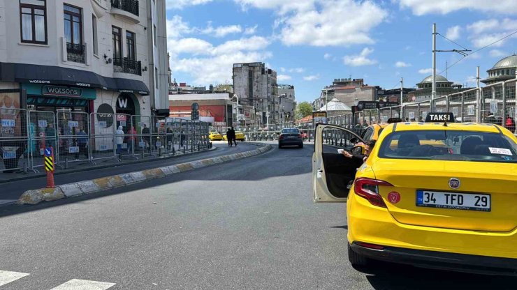 TAKSİM’DE 1 MAYIS NEDENİYLE GÜVENLİK ÖNLEMİ ALINDI