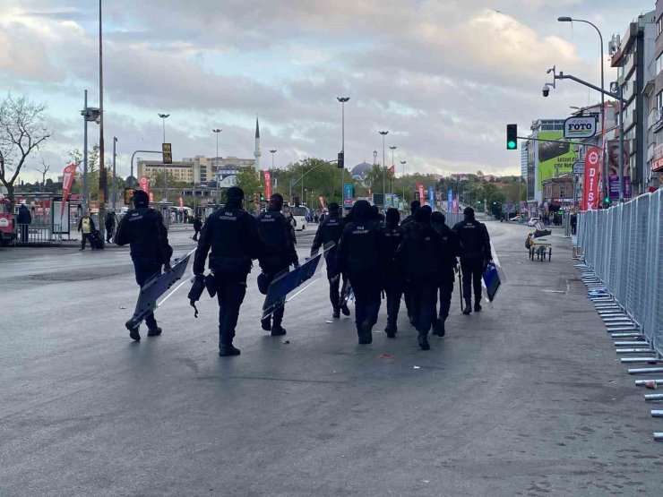 1 MAYIS KUTLAMALARI ÖNCESİ KADIKÖY’DE YOĞUN GÜVENLİK ÖNLEMİ