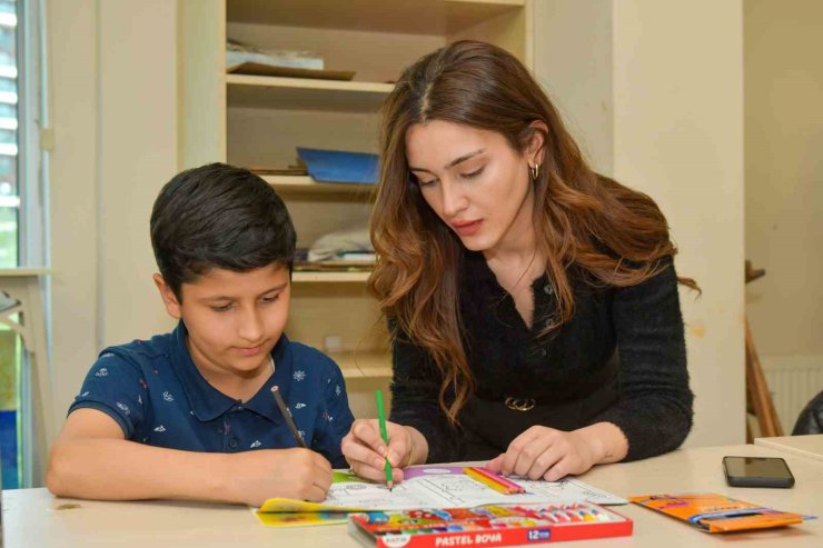 ÖZEL ÇOCUKLARIN HAYALİ TUVALLERİ RENKLENDİRDİ