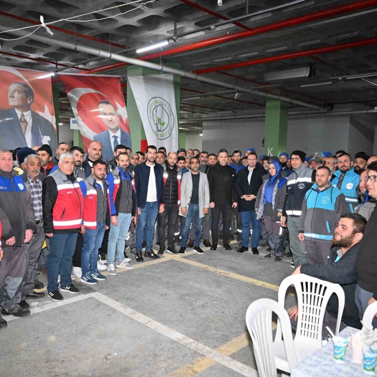 GAZİOSMANPAŞA’DAKİ BELEDİYE İŞÇİLERİ 1 MAYIS’I KUTLADI