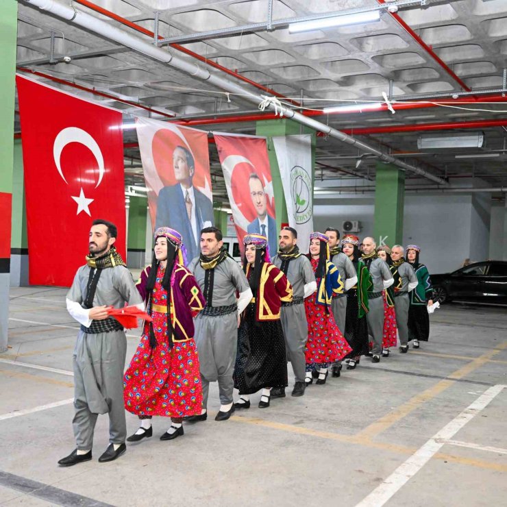 GAZİOSMANPAŞA’DAKİ BELEDİYE İŞÇİLERİ 1 MAYIS’I KUTLADI