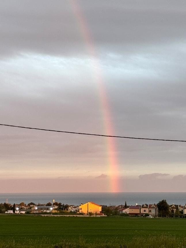 İSTANBUL’DA GÖKKUŞAĞI VE GÜNBATIMI MEST ETTİ