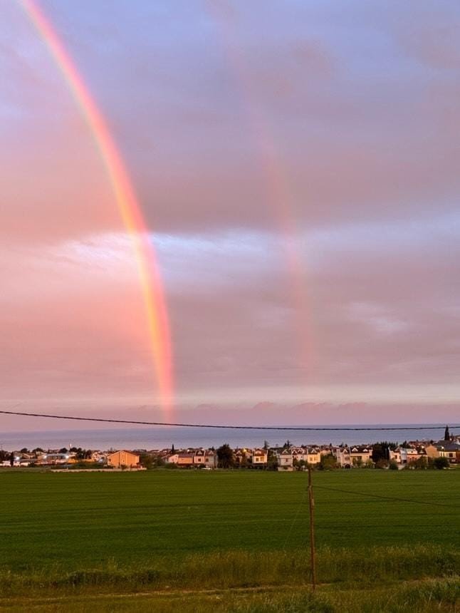 İSTANBUL’DA GÖKKUŞAĞI VE GÜNBATIMI MEST ETTİ