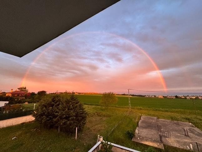 İSTANBUL’DA GÖKKUŞAĞI VE GÜNBATIMI MEST ETTİ
