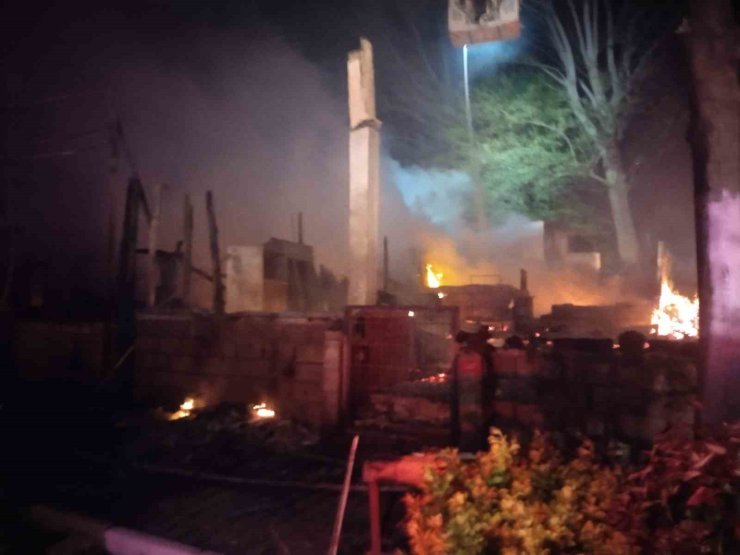 ŞİLE’DE RESTORAN ALEV ALEV YANDI