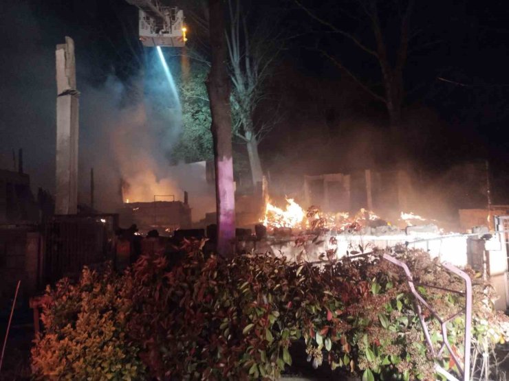 ŞİLE’DE RESTORAN ALEV ALEV YANDI