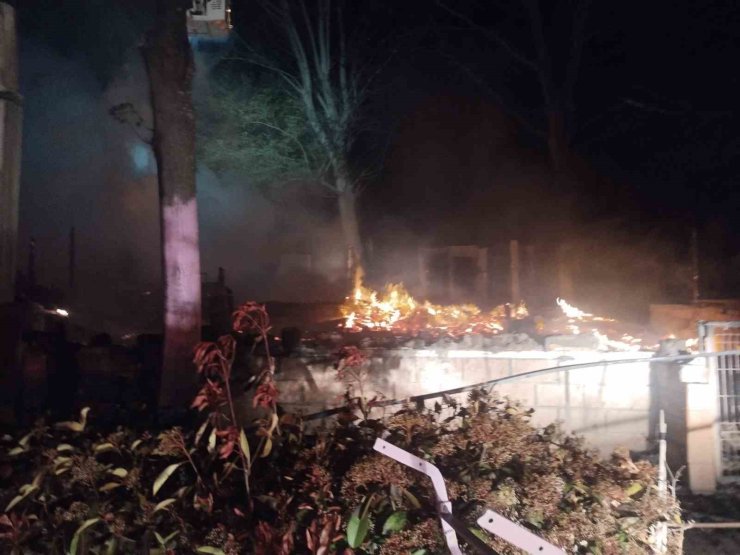 ŞİLE’DE RESTORAN ALEV ALEV YANDI