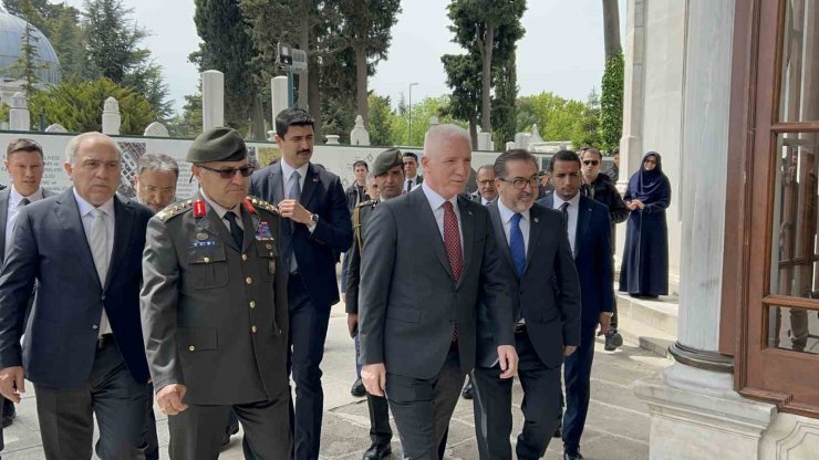 FATİH SULTAN MEHMET HAN VEFATININ 544’ÜNCÜ YILDÖNÜMÜNDE KABRİ BAŞINDA ANILDI