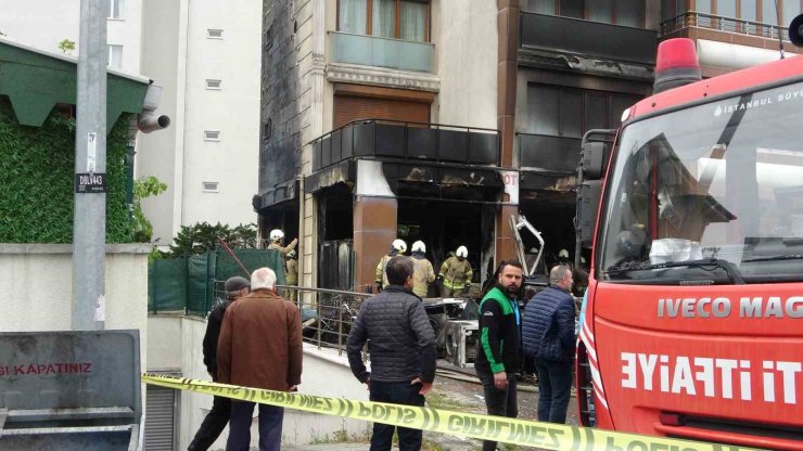 PENDİK’TE SPOTÇU MAĞAZASINDA ÇIKAN YANGIN SÖNDÜRÜLDÜ