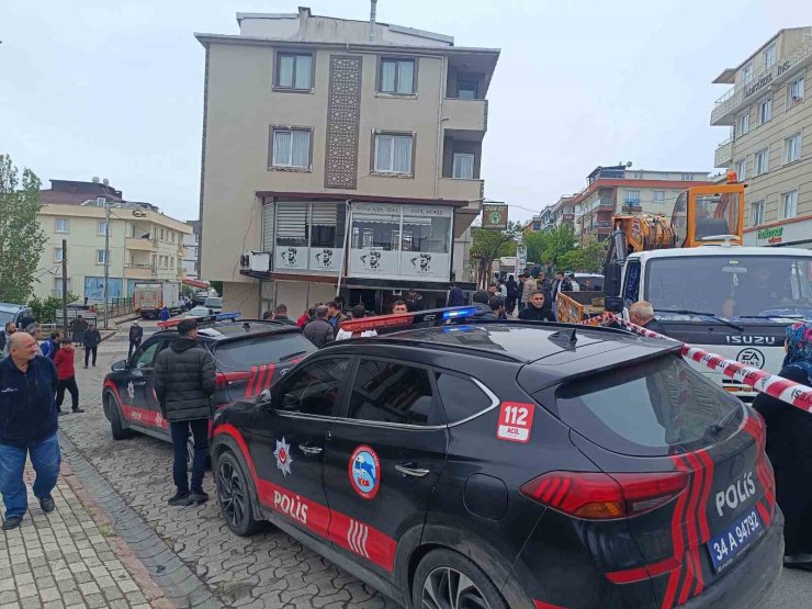 SANCAKTEPE’DE OTOMOBİL TELEFONCUYA DALDI