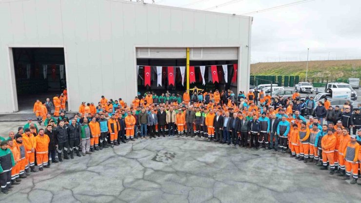 SULTANGAZİ BELEDİYE BAŞKANI DURSUN İŞÇİLERLE BİRLİKTE HALAY ÇEKTİ