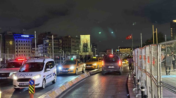 TAKSİM’DE 1 MAYIS TEDBİRLERİ İÇİN KAPATILAN YOLLAR AÇILMAYA BAŞLADI