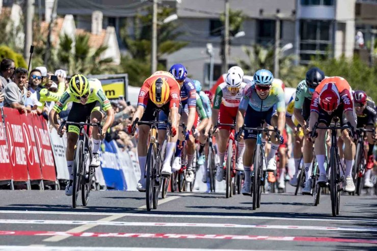 60. CUMHURBAŞKANLIĞI TÜRKİYE BİSİKLET TURU’NDA SELÇUK-ÇEŞME ETABINI ELİA VİVİANİ KAZANDI