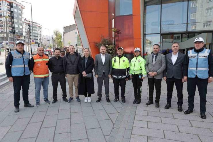 ARNAVUTKÖY’DE TRAFİK FARKINDALIĞINA ETİKETLİ UYARI: "ÖNCELİK YAYANIN, ÖNCELİK HAYATIN"