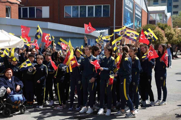FENERBAHÇE KURULUŞUNUN 118. YILINI TÖRENLE KUTLADI