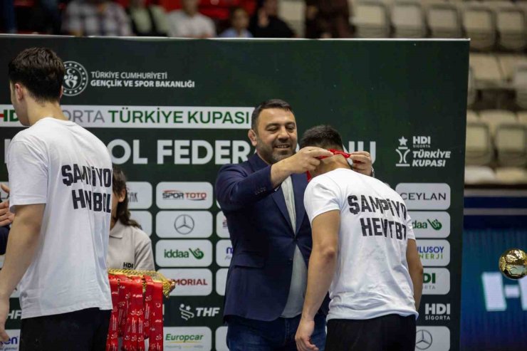 HENTBOLDA ERKEKLER TÜRKİYE KUPASI ŞAMPİYONU BEŞİKTAŞ